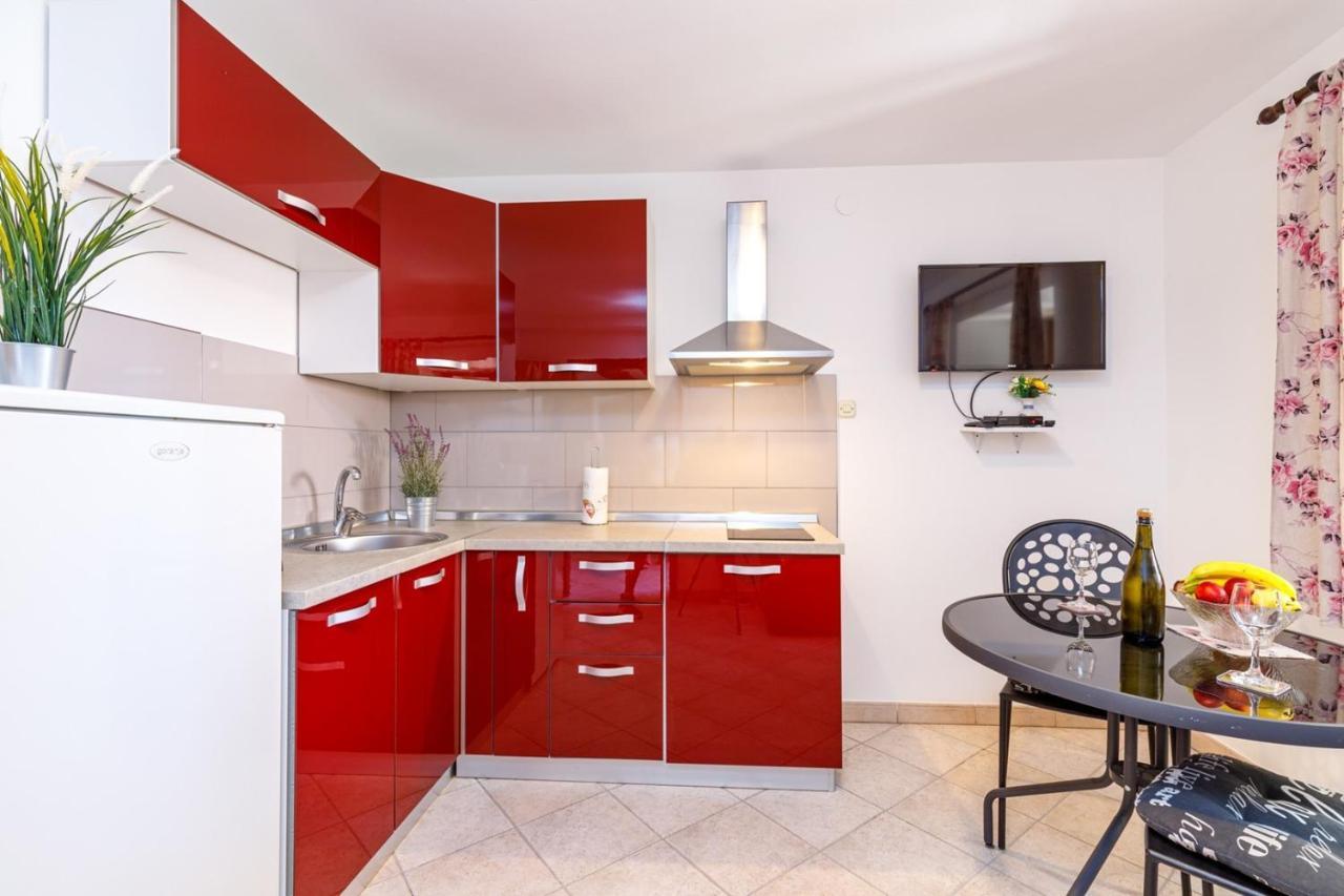 Apartments Mirjana Medulin Exterior photo