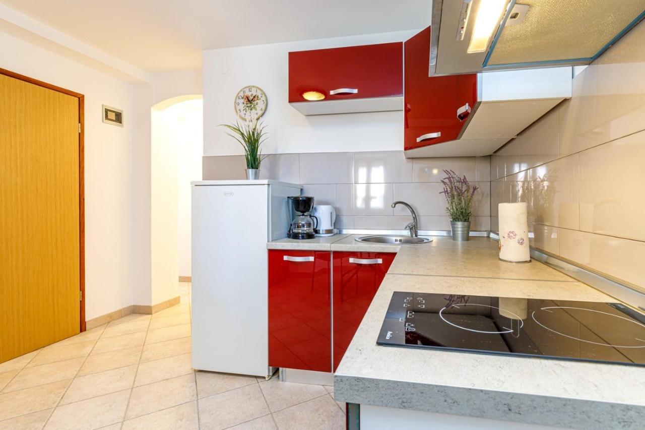 Apartments Mirjana Medulin Exterior photo