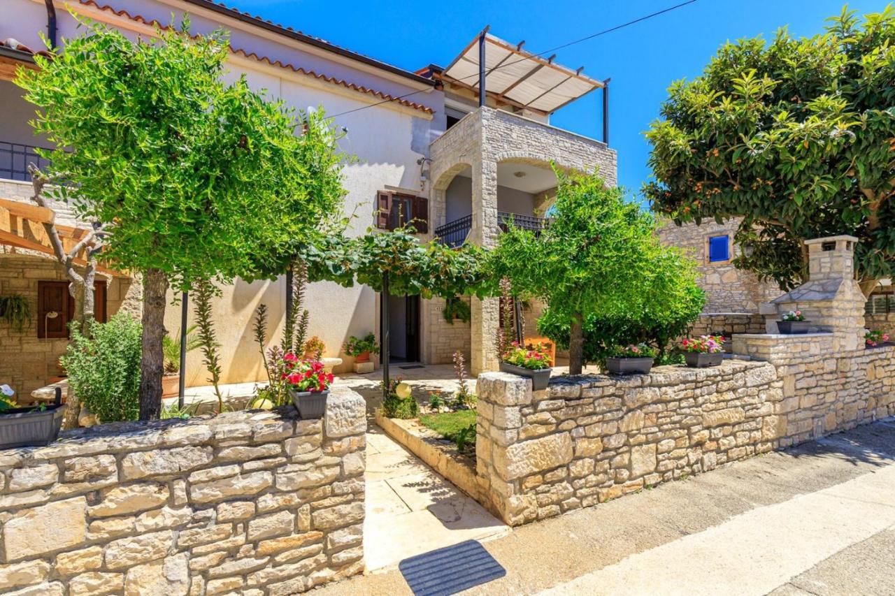 Apartments Mirjana Medulin Exterior photo