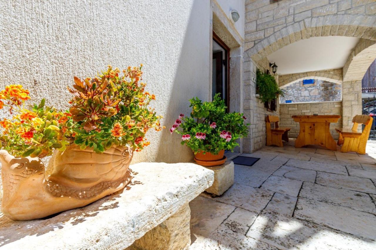 Apartments Mirjana Medulin Exterior photo