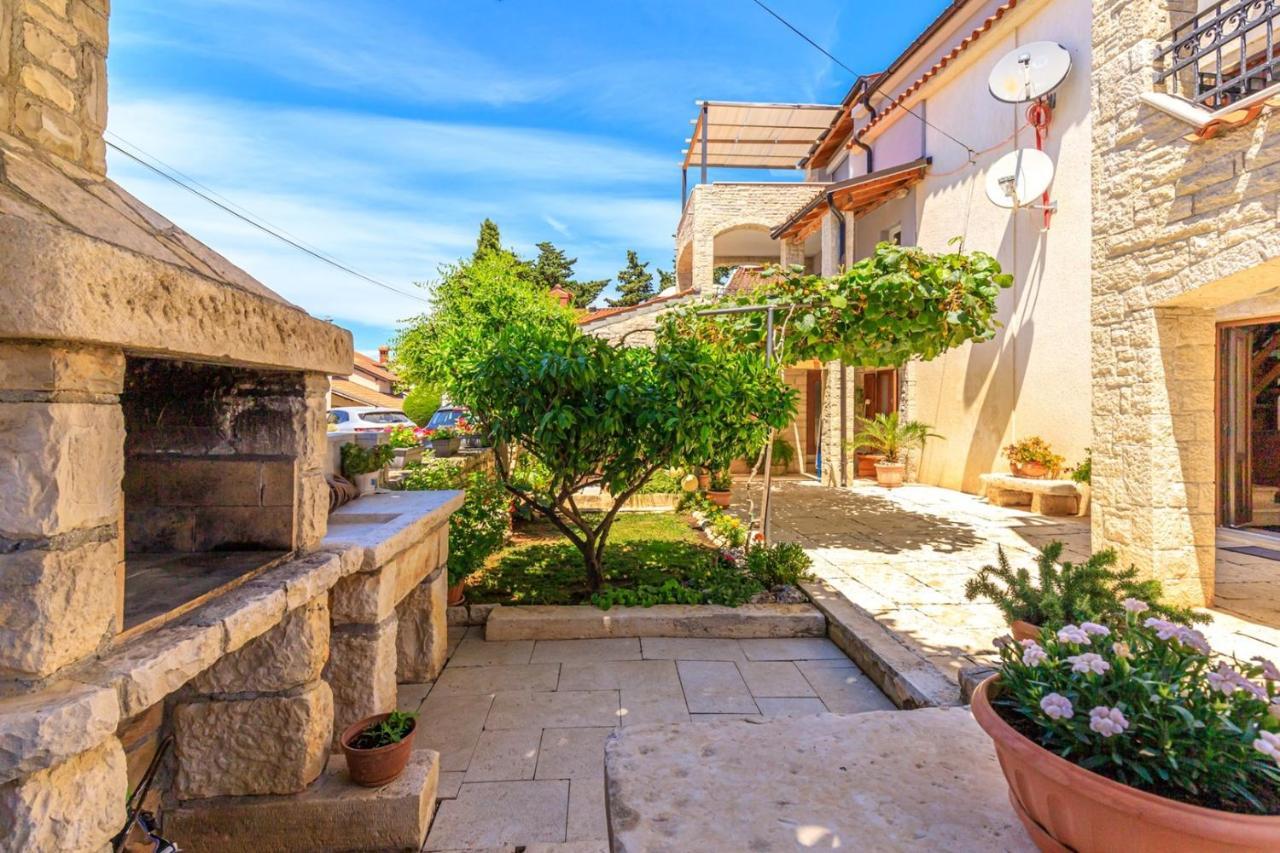 Apartments Mirjana Medulin Exterior photo