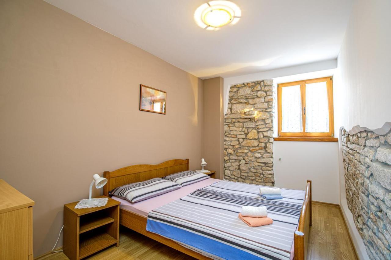 Apartments Mirjana Medulin Exterior photo